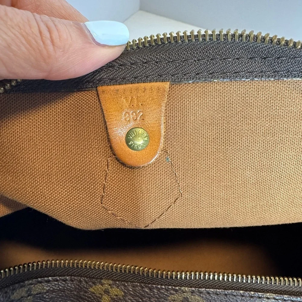 AUTHENTIC Louis Vuitton Brown Monogram Speedy 40